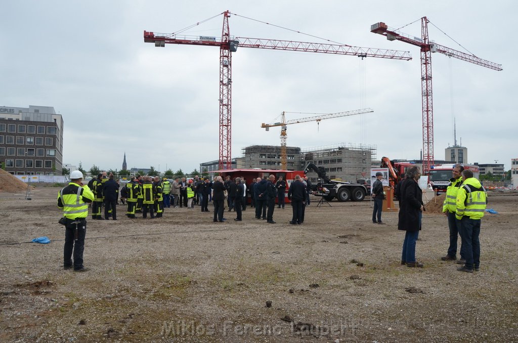 Erster Spatenstich Neues Feuerwehrzentrum Koeln Kalk Gummersbacherstr P135.JPG - Miklos Laubert